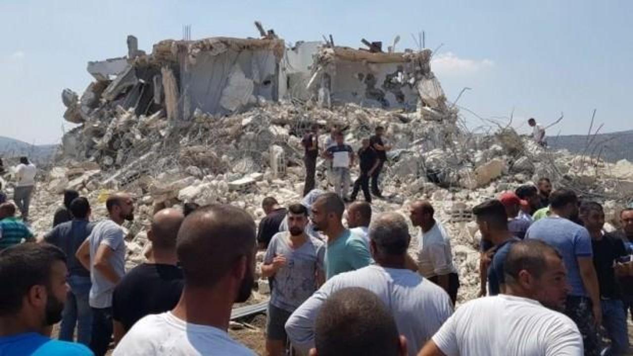 İsrail polisi Filistinli ailenin evini yıktı