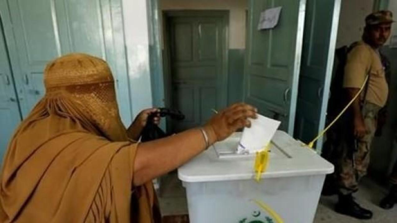 Pakistan seçimlerinde elektronik sistem çöktü