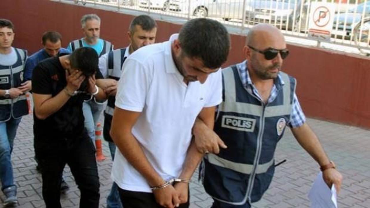 Yok b&ouml;yle pişkinlik! Kimseye aldırış etmeden...