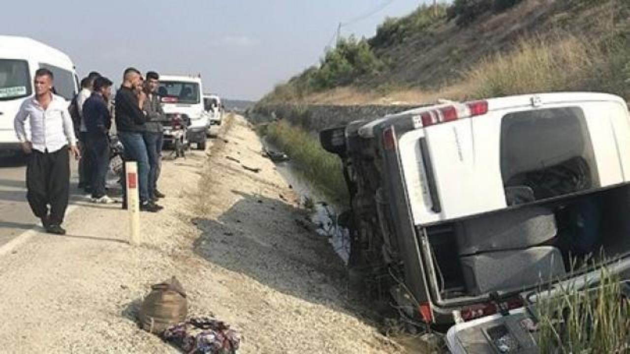 Adana'da otomobil ile minibüs çarpıştı: 16 yaralı
