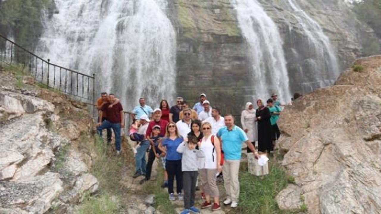  Tortum Şelalesi yerli turistle doldu taştı
