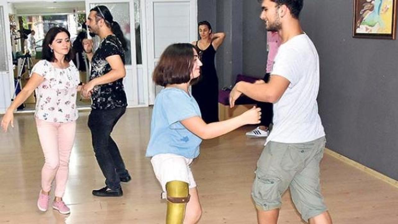 Engellilerin dans edemeyeceğini s&ouml;yleyenleri utandırdı