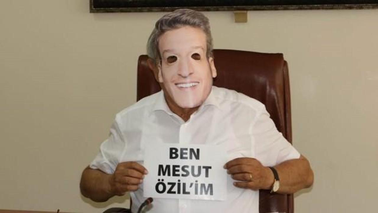 Mesut Özil'e 'maskeli' destek