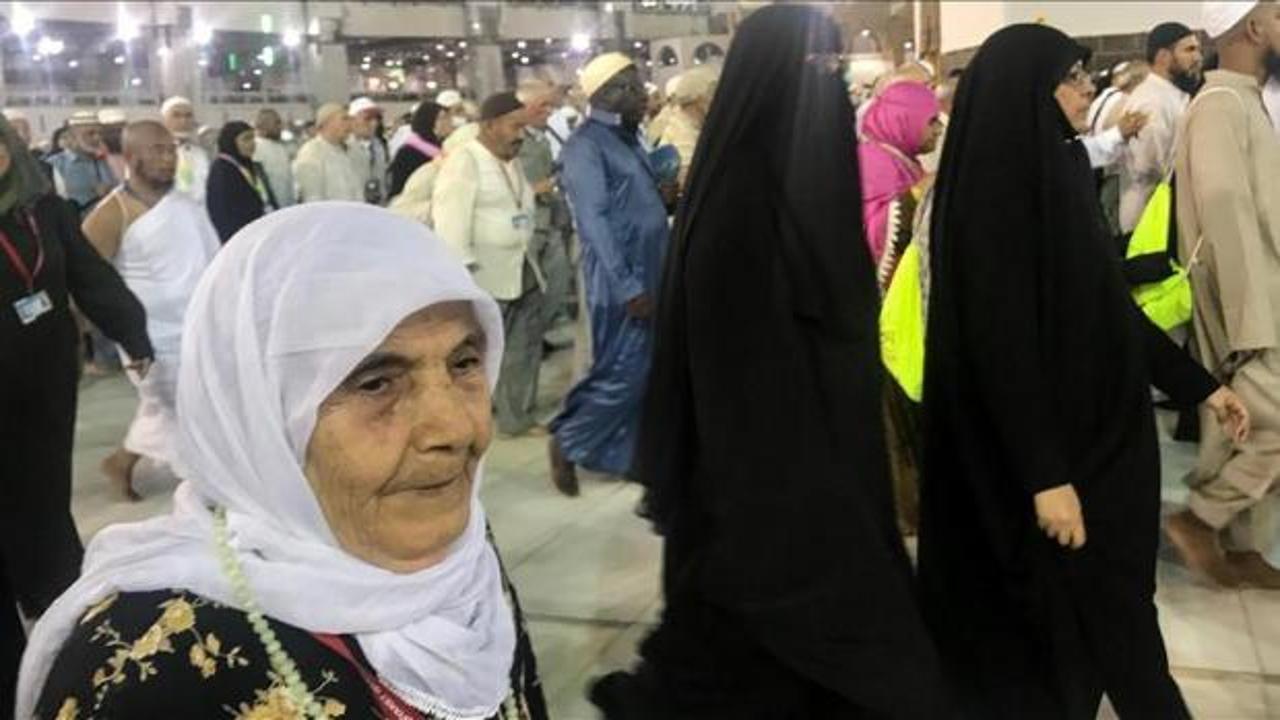 Türkiye'nin en yaşlı kadını hac yolunda!