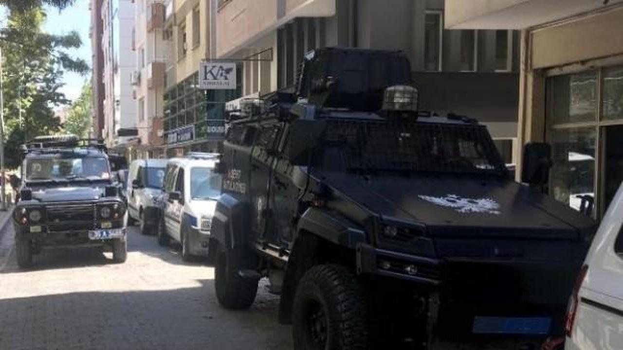 Brunson'un evinin &ouml;n&uuml;nde g&uuml;venlik &uuml;st d&uuml;zeyde