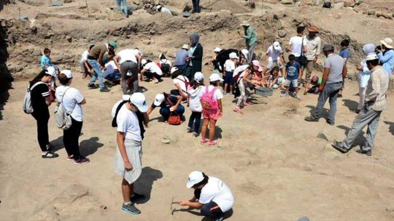 Öğrenciler arkeoloji kampında tarihe dokundu