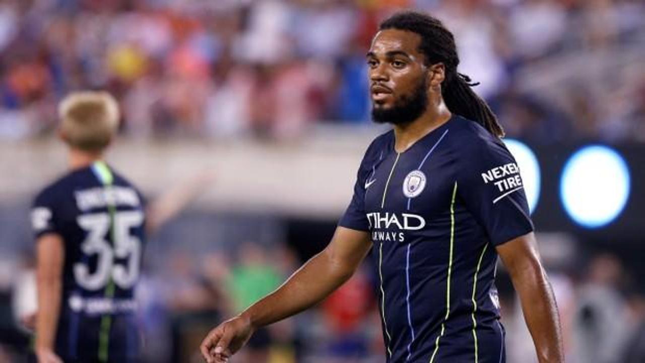 Jason Denayer imzayı atıyor