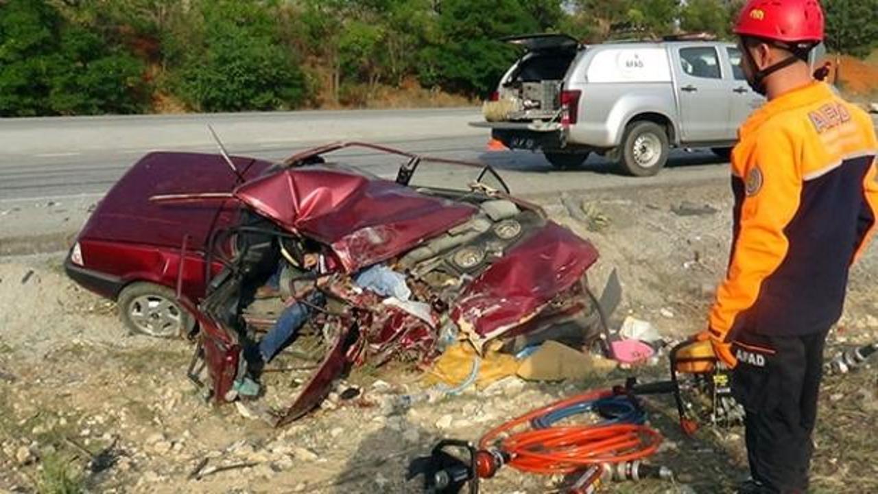 Kütahya'da tır otomobile çarptı: 2 ölü, 7 yaralı
