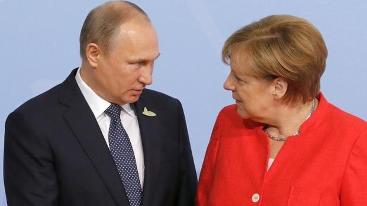 Putin ile Merkel görüştü