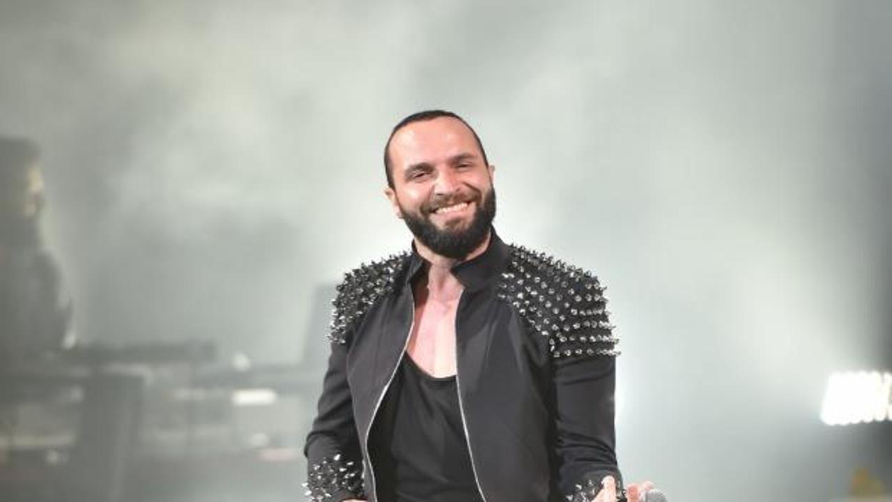 Berkay başörtülü izleyicilerini böyle savundu