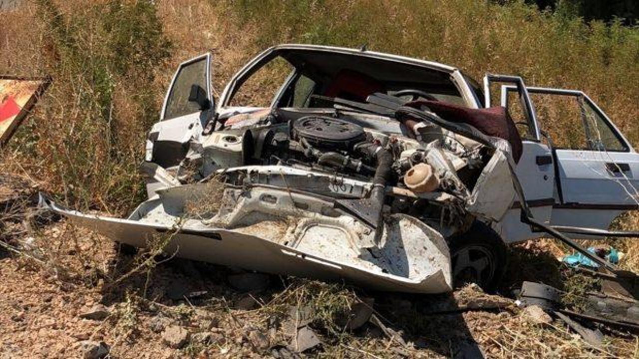 Şanlıurfa'da otomobil istinat duvarına çarptı: 6 yaralı