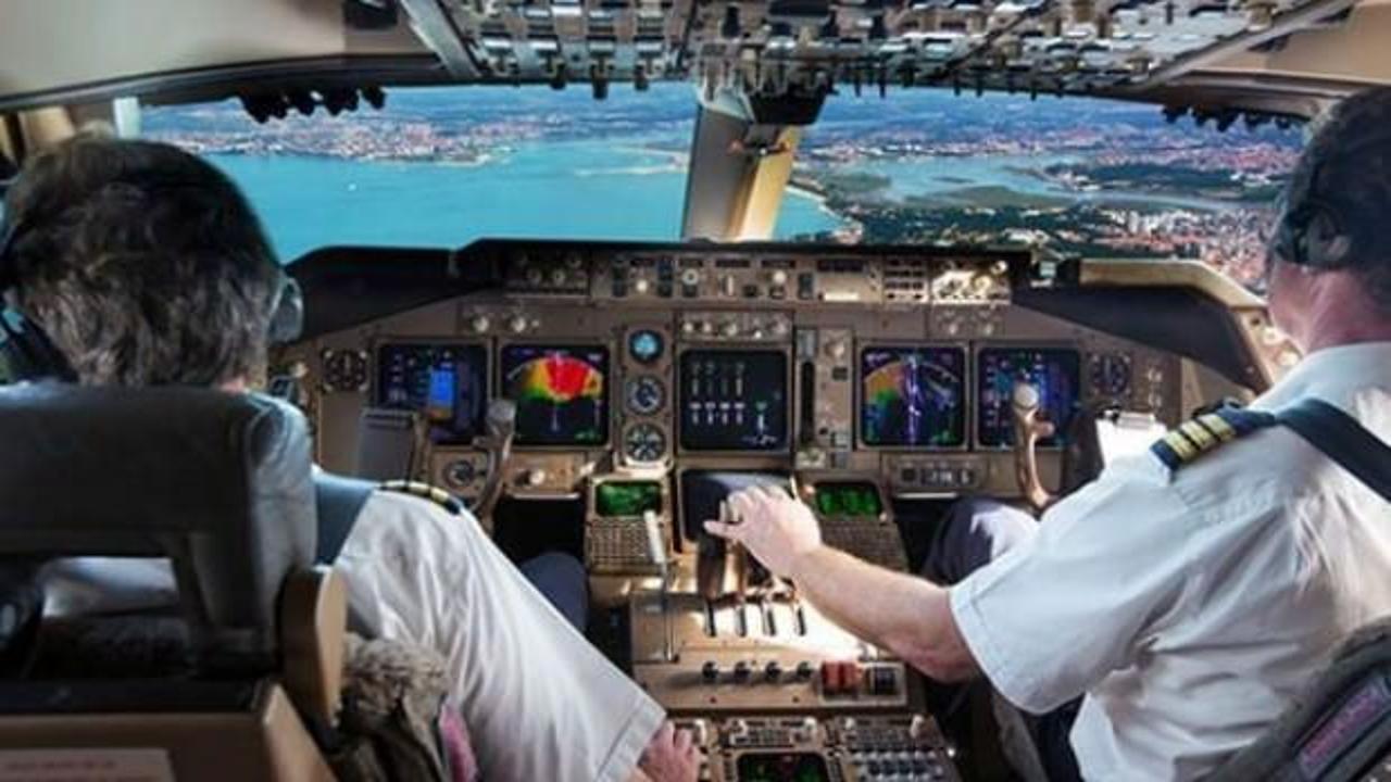 İstanbul'da ilginç görüntü! Pilotlar uyarı yapıyor
