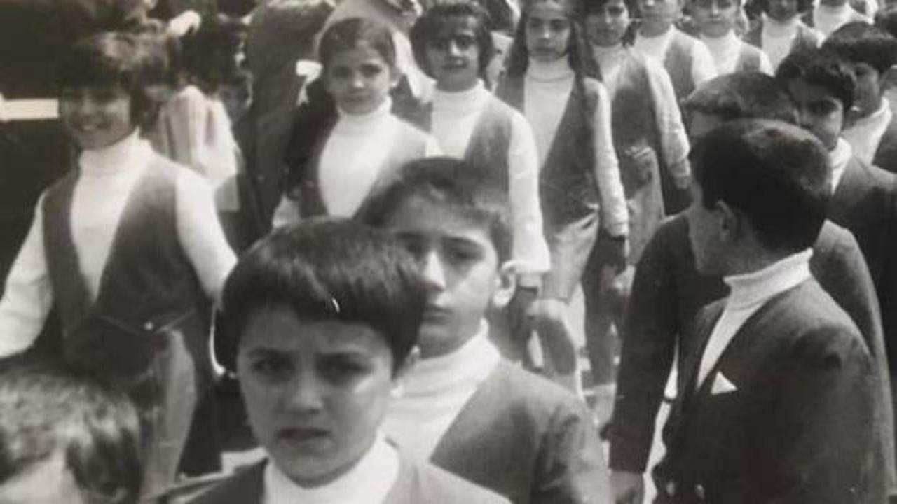 Cem Davran ilkokul yıllarına ait bir fotoğraf paylaştı