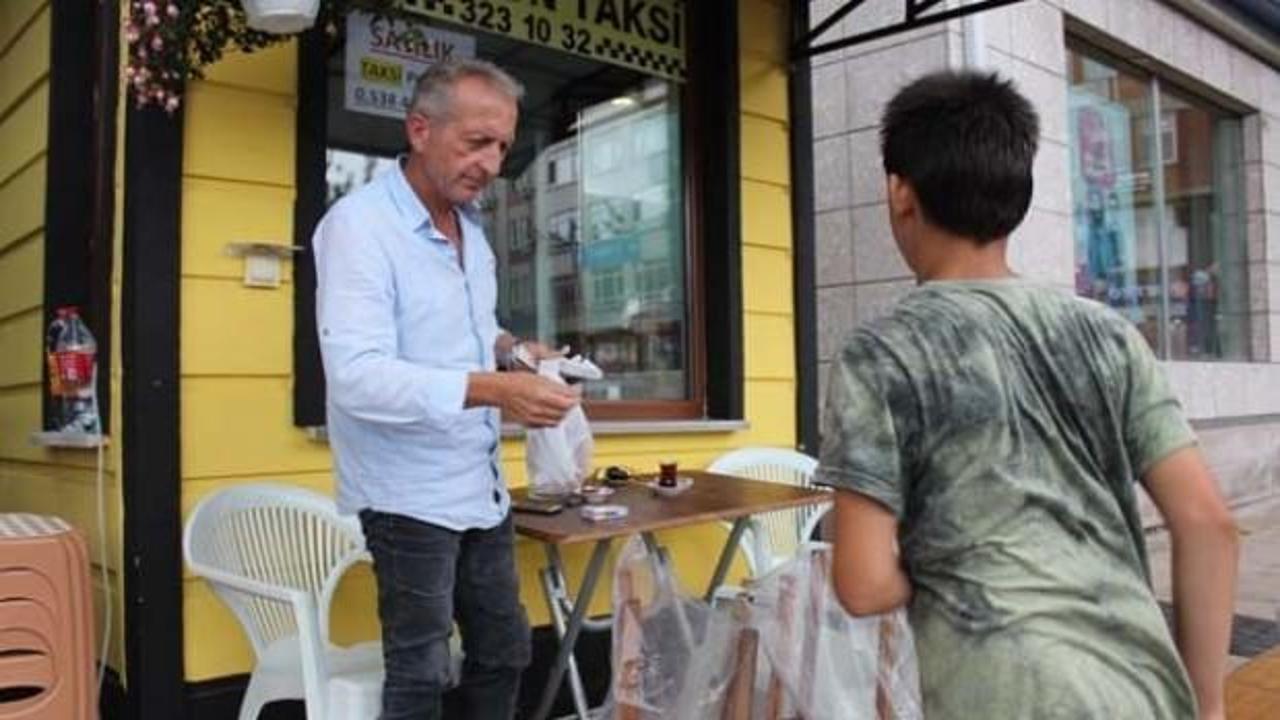 Arkadaşları onunla dalga ge&ccedil;iyor ama o yine de...