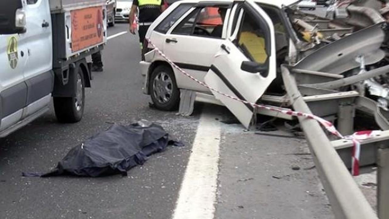 Bariyerlere giren otomobilin s&uuml;r&uuml;c&uuml;s&uuml; &ouml;ld&uuml;