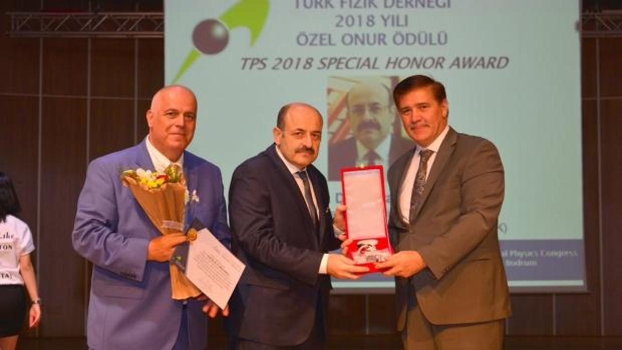 YÖK Başkanı Saraç'a "Özel Onur Ödülü"