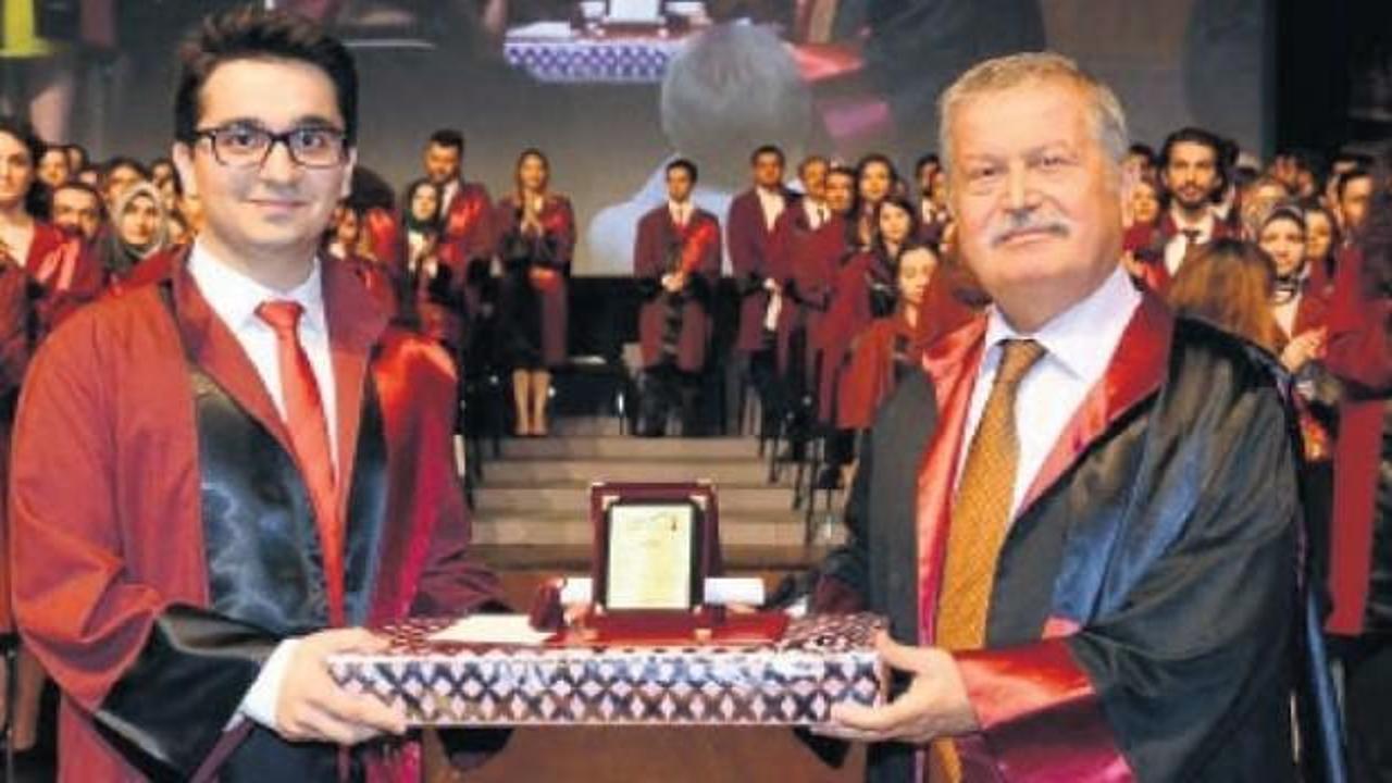 Tıp fak&uuml;ltesini birinci bitirdi TUS&rsquo;ta tarih yazdı