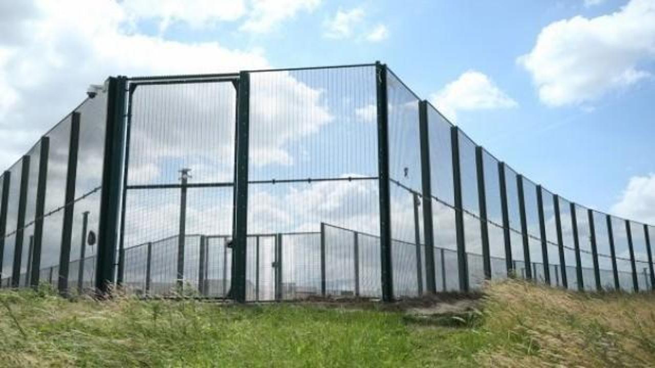 Ülkeye gelen göçmenleri bu kafese atacaklar!
