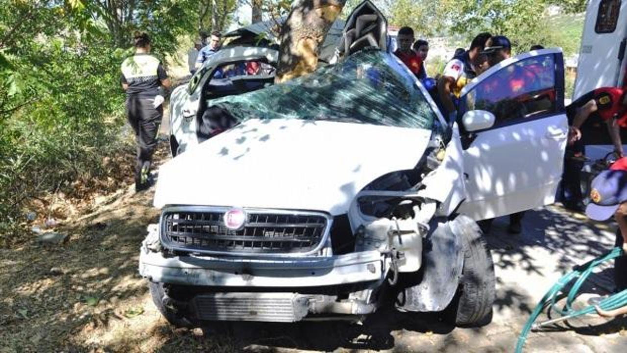 Muğla'da otomobil ağaca çarptı: 2 ölü, 1 yaralı