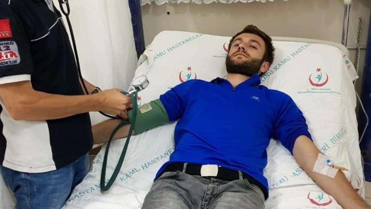 Ormanda gördüğü yılanı sevmek isteyince...