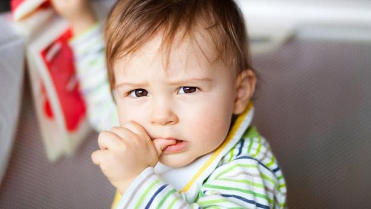 Kesin &ccedil;&ouml;z&uuml;m! Tırnak yeme en kolay nasıl bırakılır? &Ccedil;ocuklar i&ccedil;in en kuvvetli y&ouml;ntemler