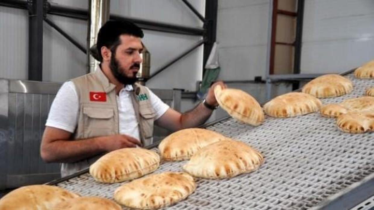 Suriyelilere günde 100 bin ekmek yardımı
