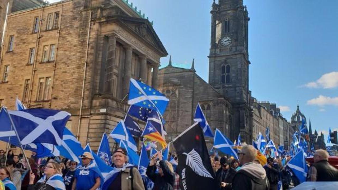 İskoçlar sokaklarda: Bağımsızlık! Hemen şimdi!