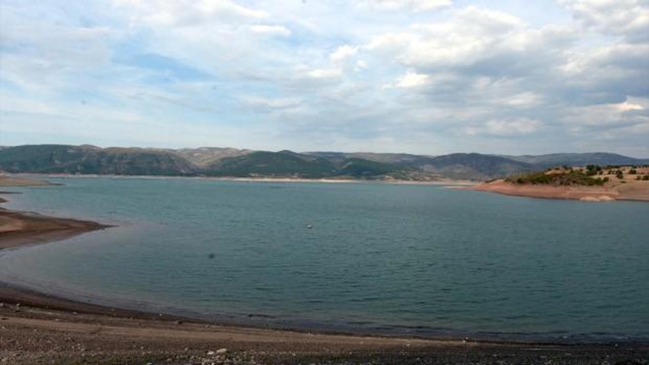 Almus Barajı Gölü'nde su seviyesi azaldı