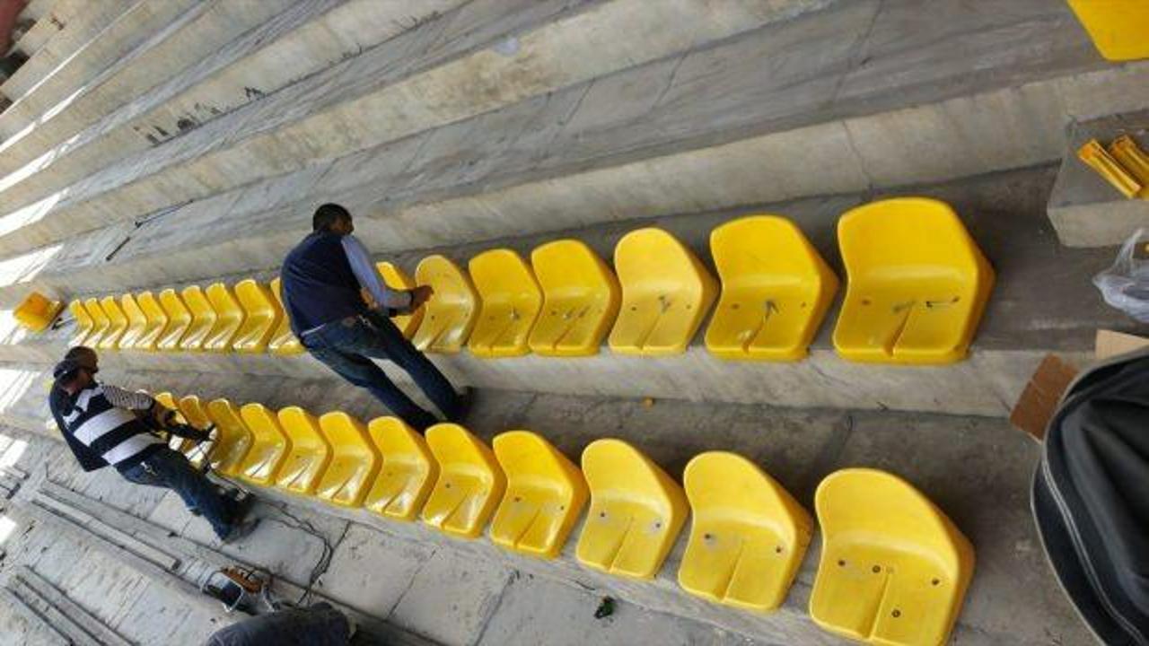 Stadyum tribünü koltuklarla kaplandı
