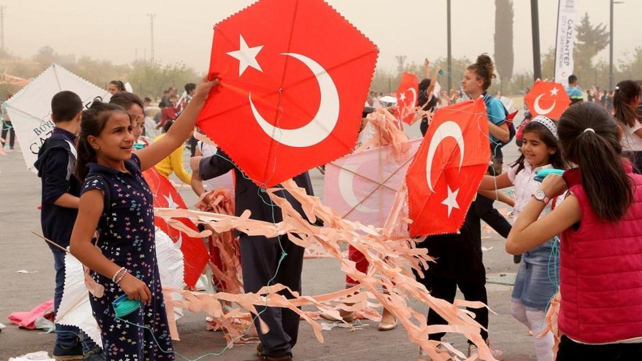 450 minik &ccedil;ocuk 'U&ccedil;urtma Şenliği'nde buluştu!