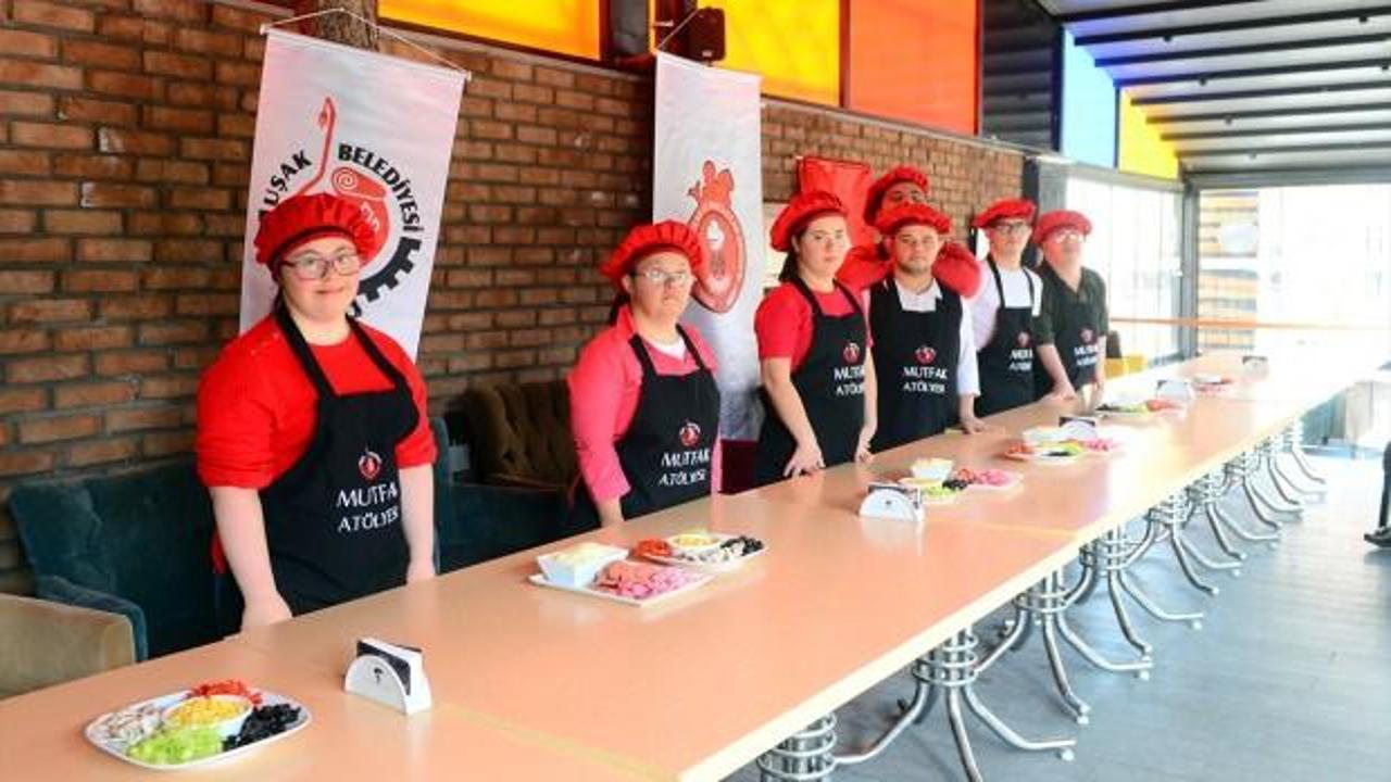 Aşçılar down sendromlu çocuklarla pizza yaptı