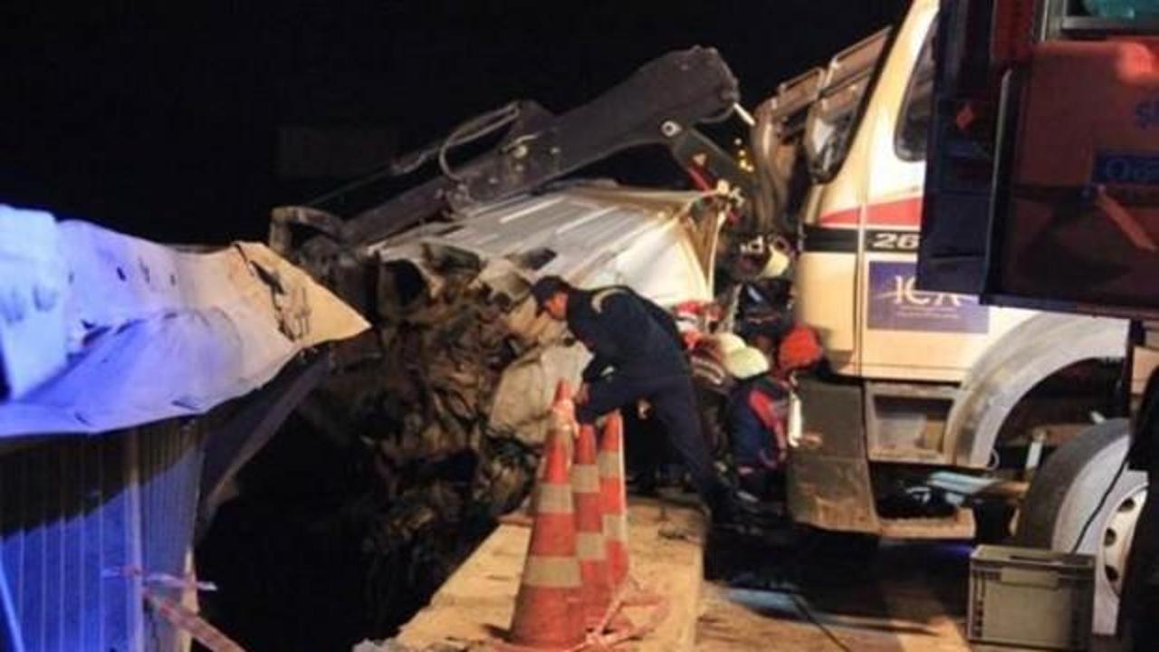 İstanbul'da korkunç kaza! Bariyerlerde asılı kaldı