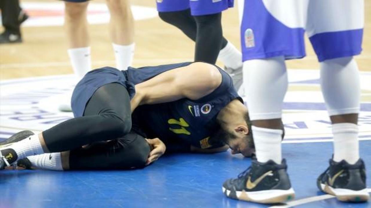 Fenerbahçeli yıldızın ayağı kırıldı!