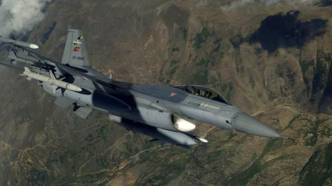 Savaş uçakları, PKK sığınaklarını imha etti