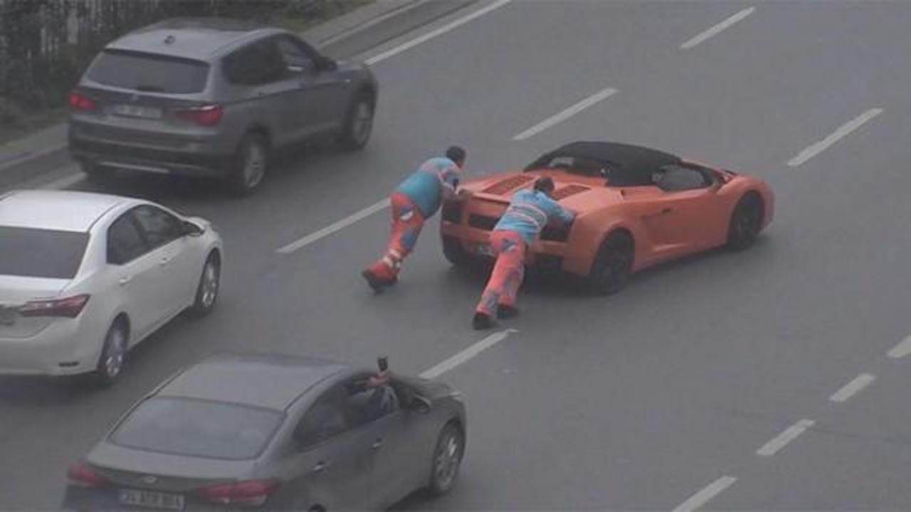 Yolda kalan Lamborghini'yi işçiler kurtardı