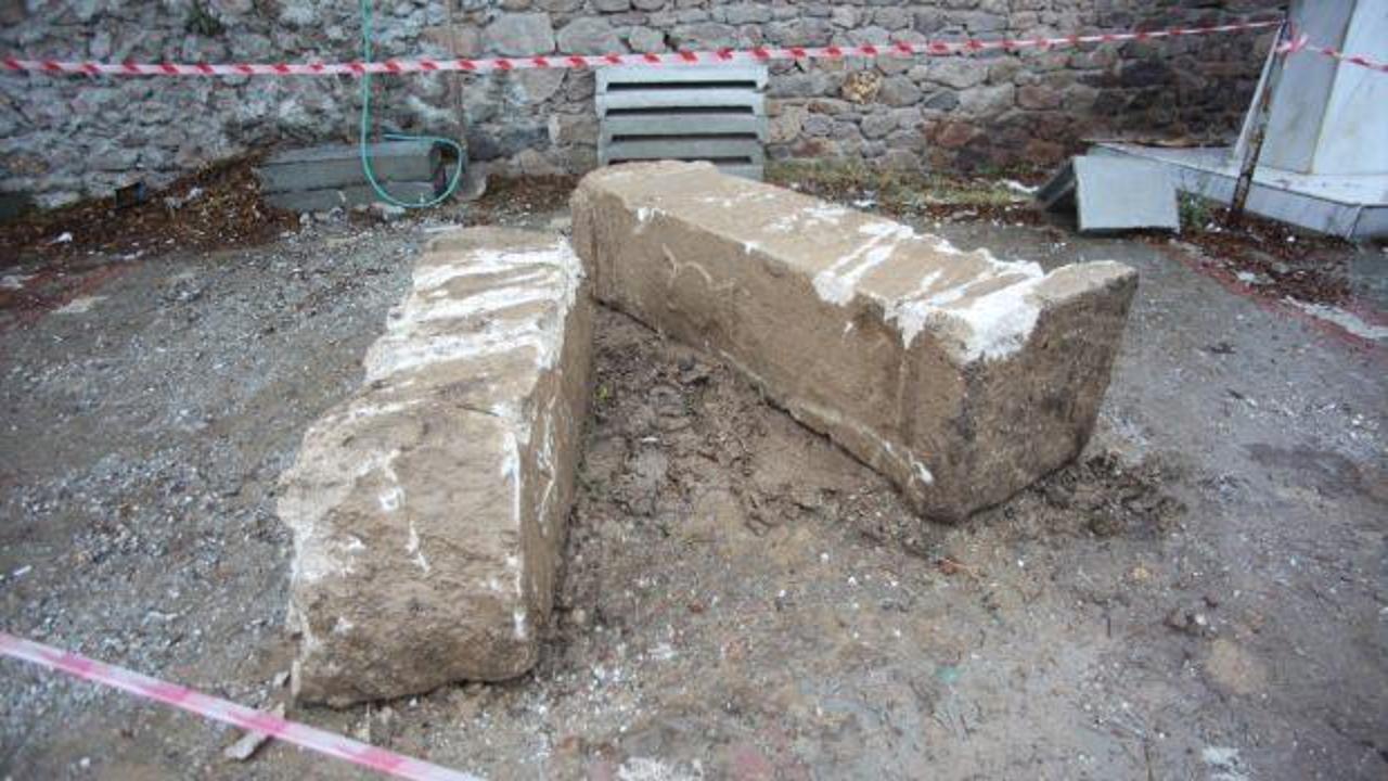 Kütahya'da altyapı kazısında tarihi sütunlara rastlandı