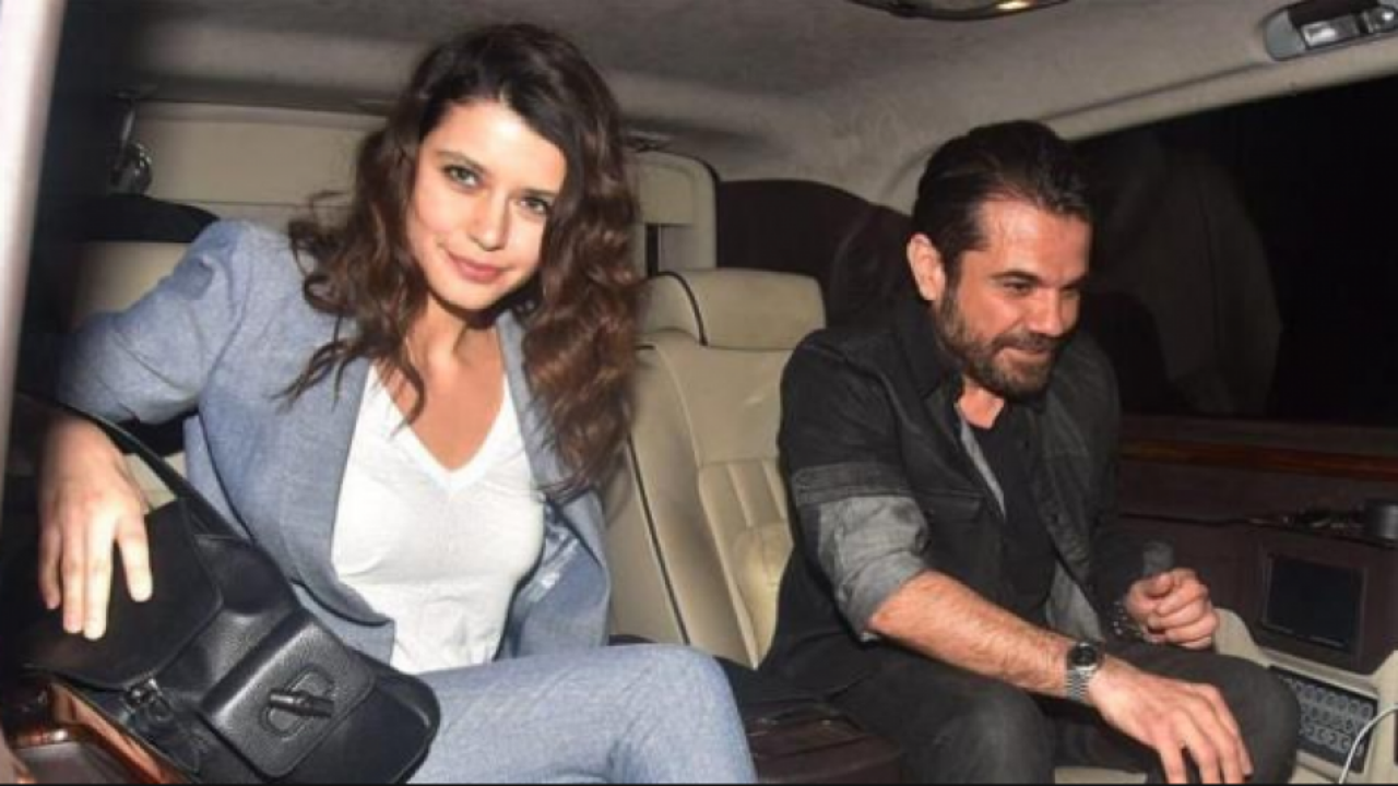 Kenan Doğulu eşi Beren Saati unuttu!