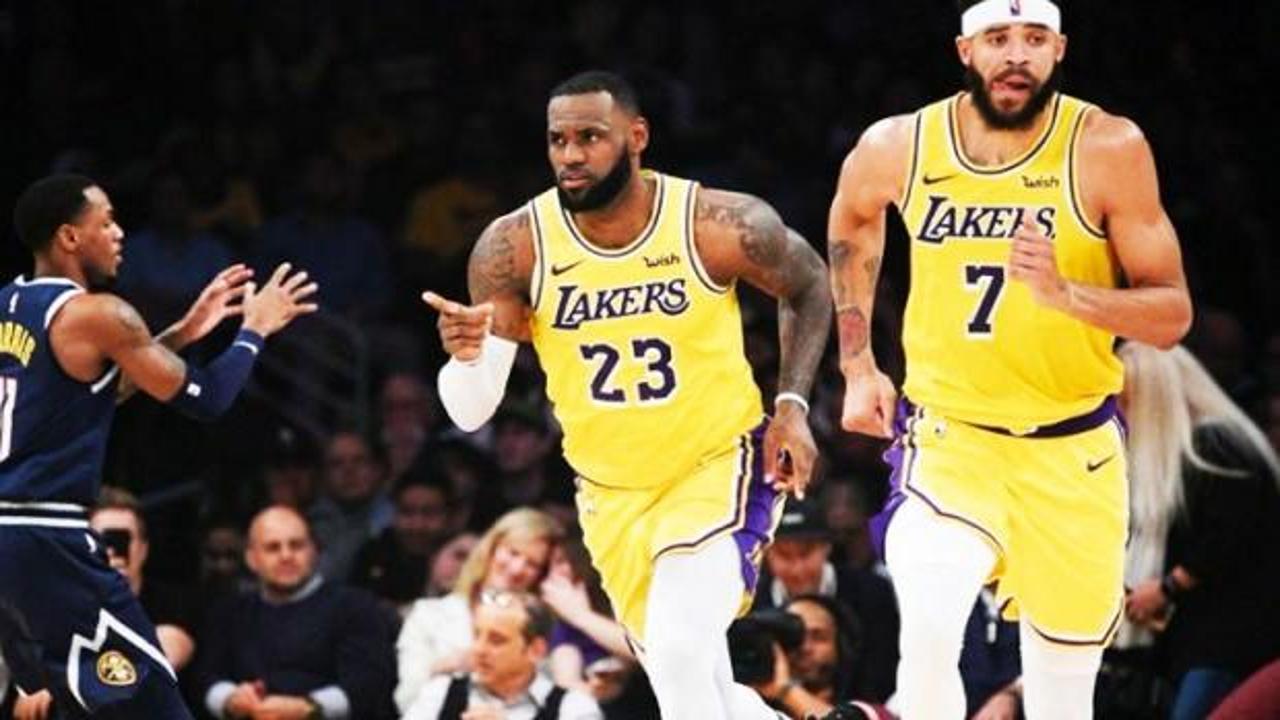 Lakers'ta LeBron dümene geçti!