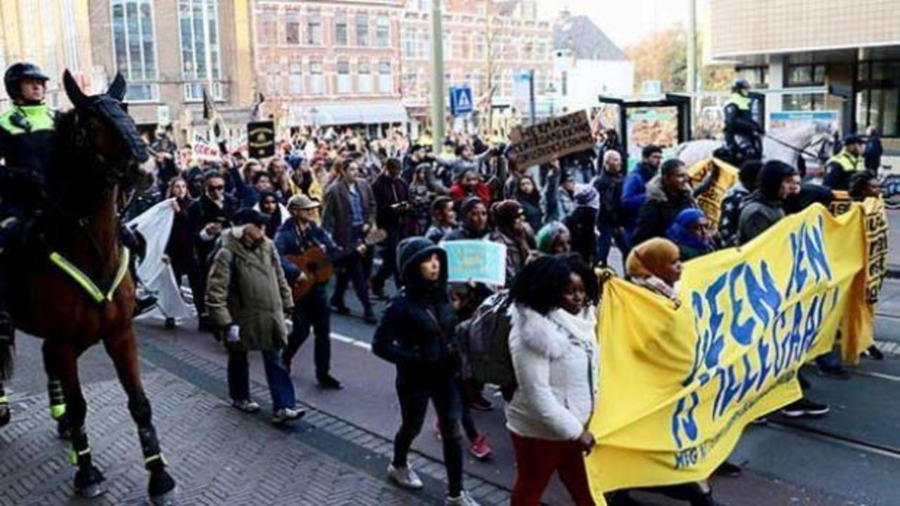 Hollanda'da AB protestosu: Dünya hepimizin!