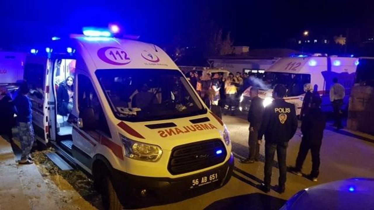 Siirt'te terör örgütü yandaşları öğrenci yurduna gaz bombası attı