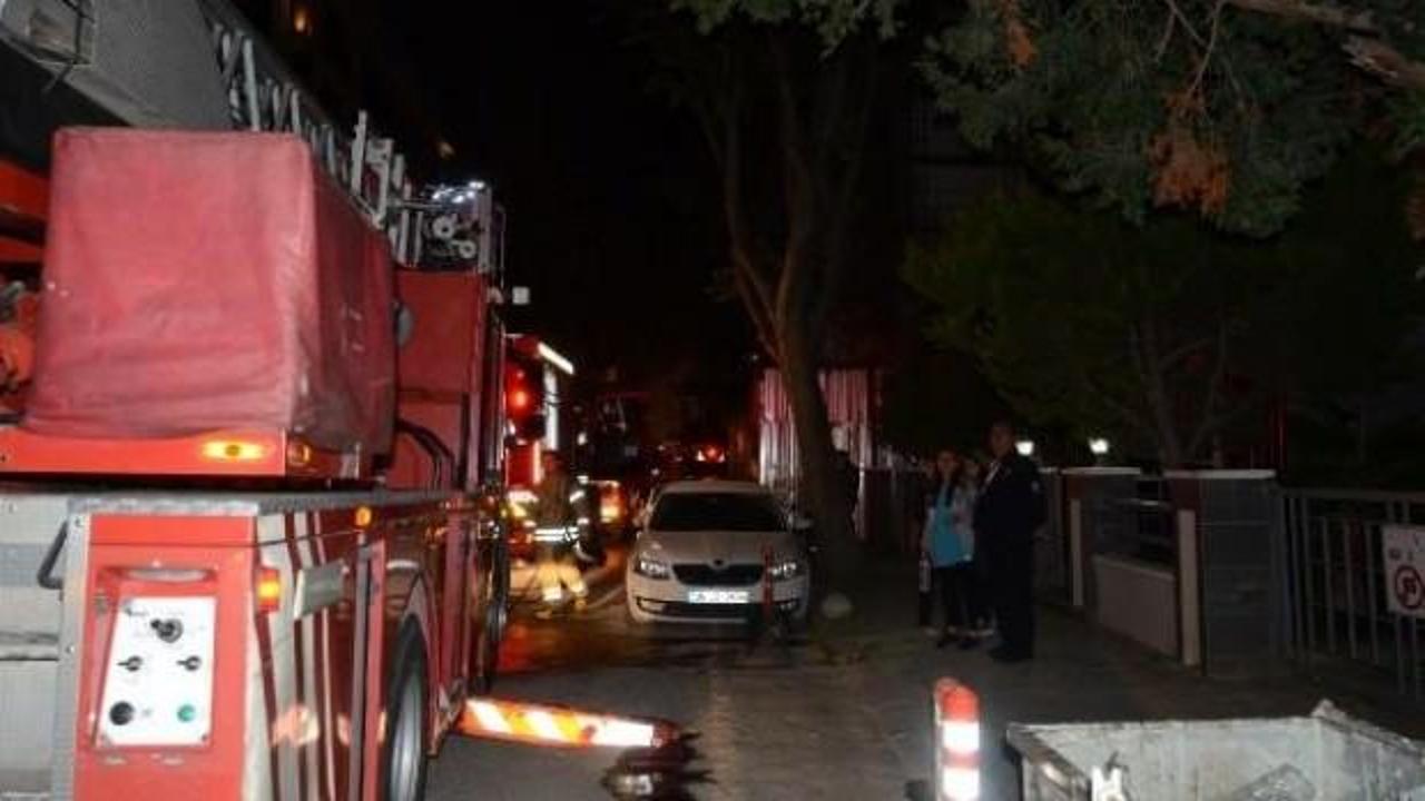 Kadıköy'de 15 katlı binada yangın