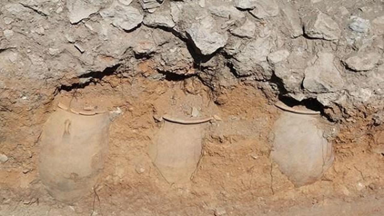 &Ccedil;orum'da 3800 yıllık 75 k&uuml;p bulundu