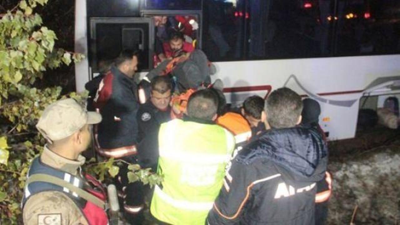 Elazığ'da feci kaza! 17 yaralı