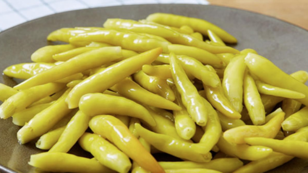 Acı biber turşusu zayıflatır mı yoksa kilo aldırır mı? Evde acı s&uuml;s biberi tarifi