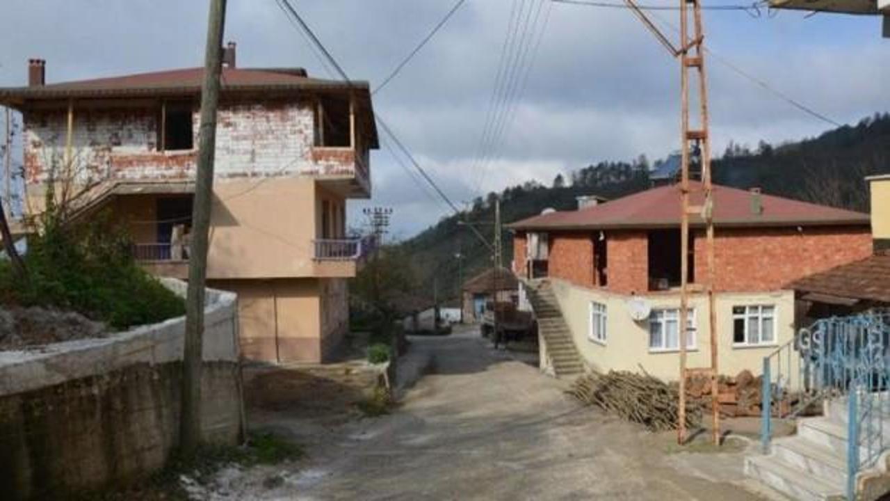 Bu k&ouml;yde herkesin soyadı aynı! Mezar taşları...