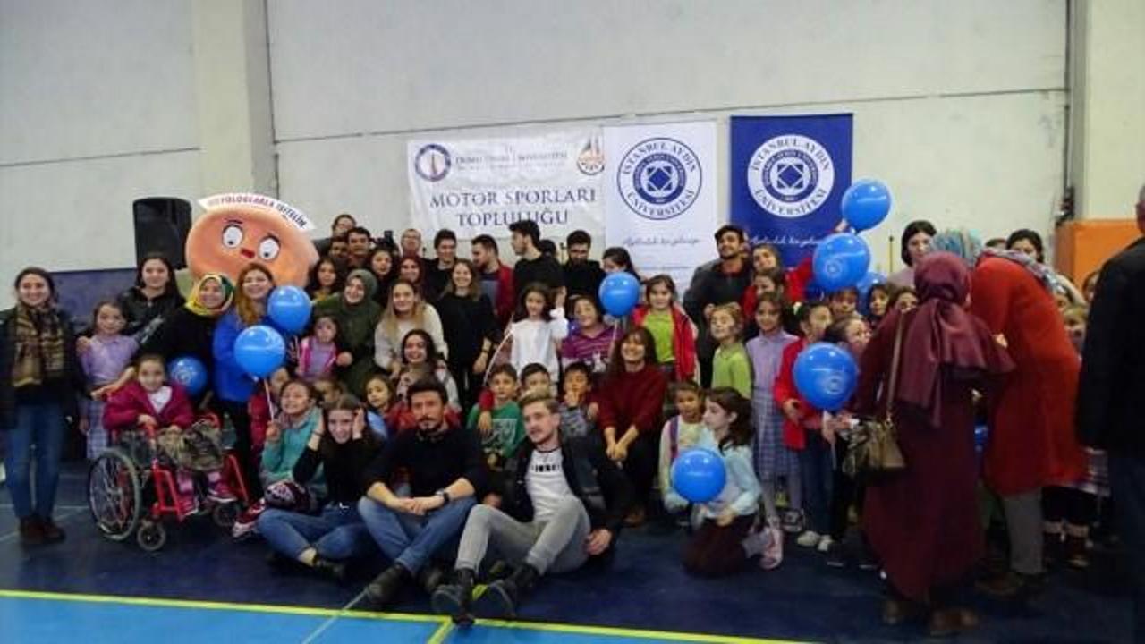 Üniversite öğrencileri, Hisarcık'ta bir okulda kütüphane kurdu