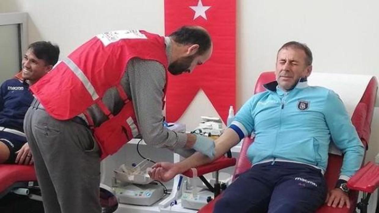 Abdullah Avcı ve futbolcular kan bağışladı