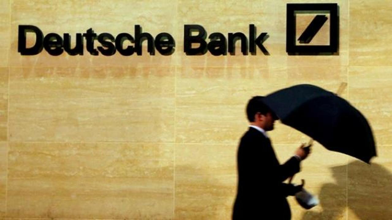  Almanya'nın en büyük bankası borsada eriyor