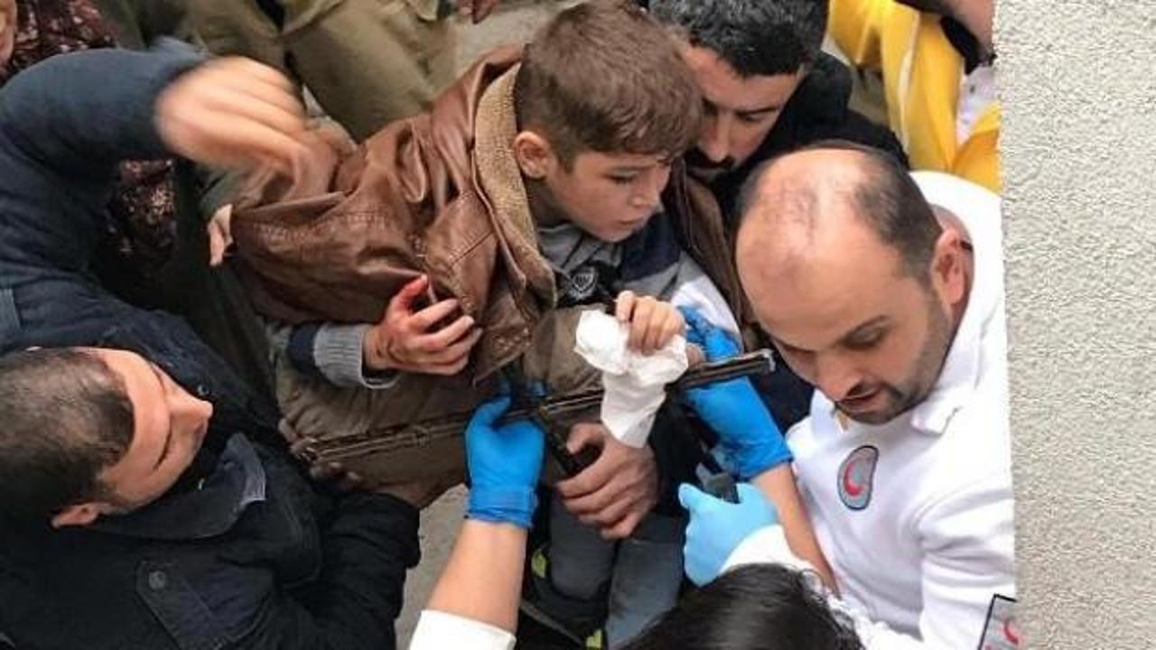 Cami avlusunda korkun&ccedil; olay! B&ouml;yle g&ouml;t&uuml;r&uuml;ld&uuml;...