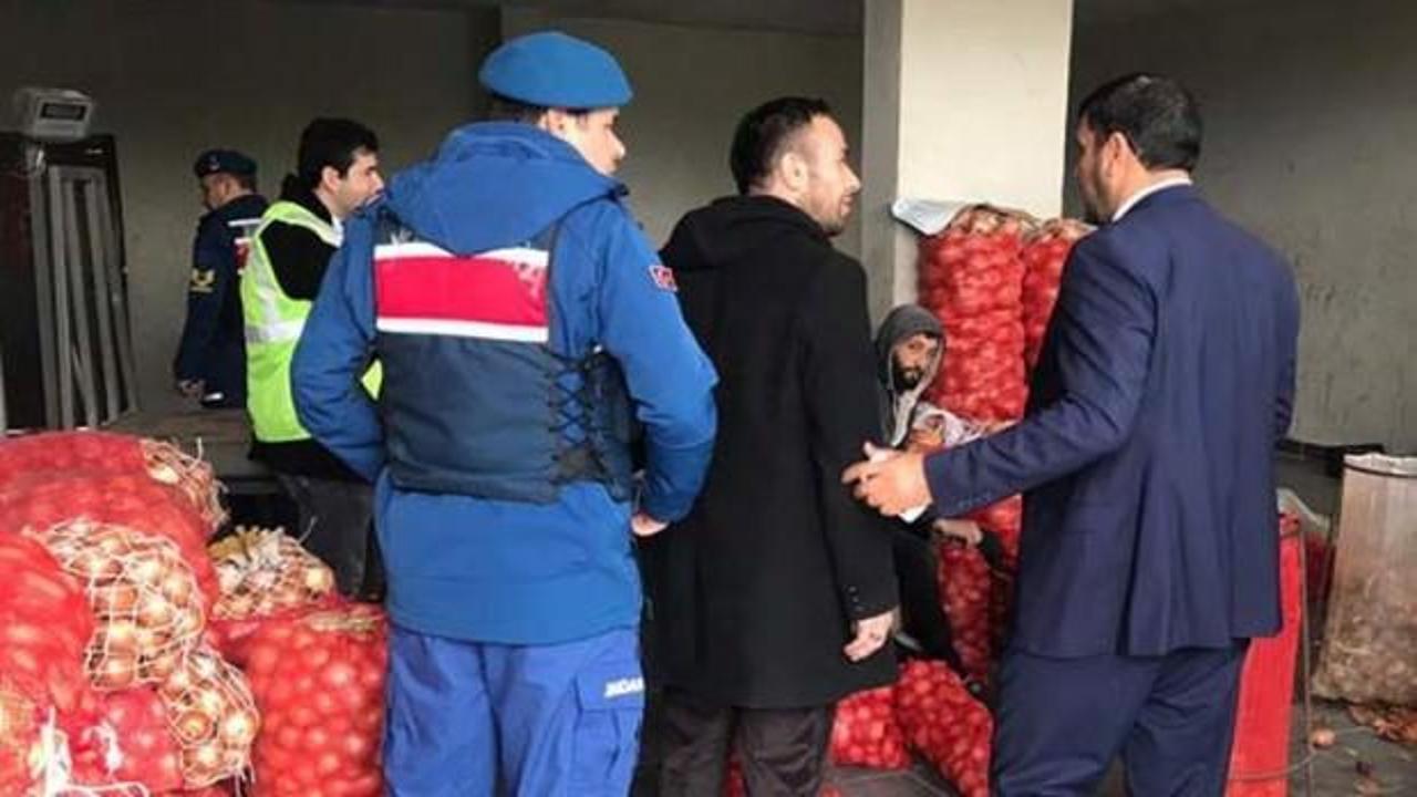 Stok&ccedil;u baskınından 70 ton patates ve soğan &ccedil;ıktı